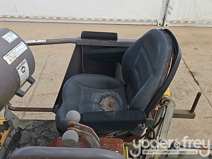 2009-volvo-pf6110-image-35