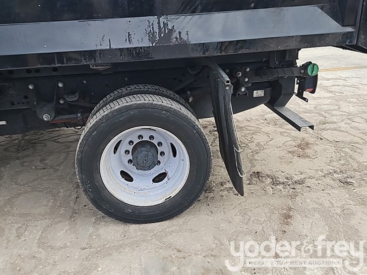 2023-ford-f550-xl-image-12