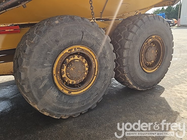 2021-caterpillar-730-image-10