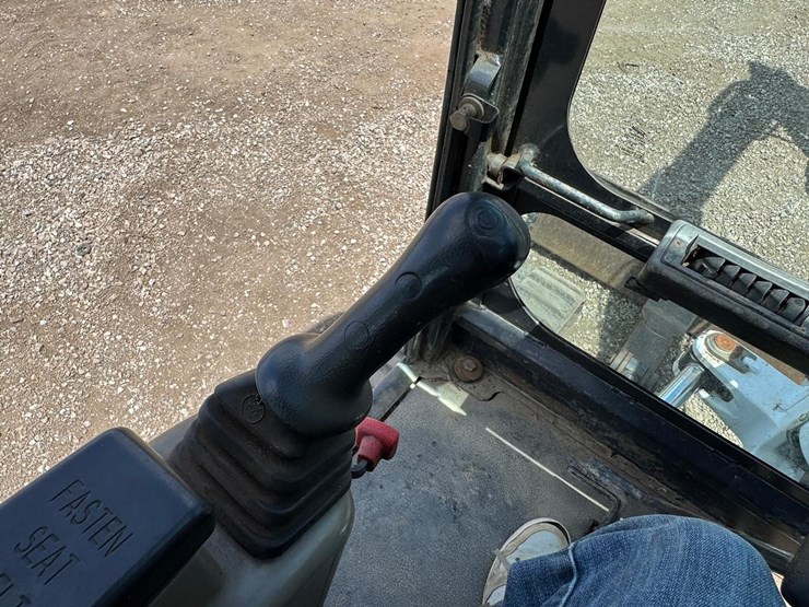 2006-bobcat-341g-image-28