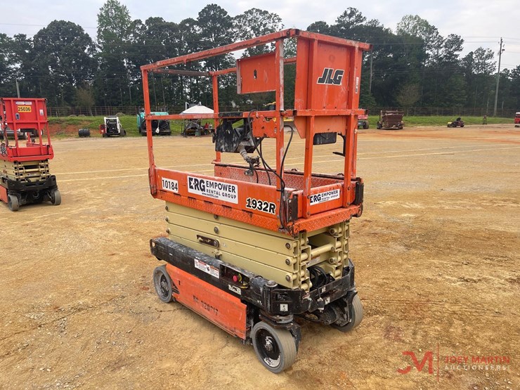 2017-jlg-1932r-image-5