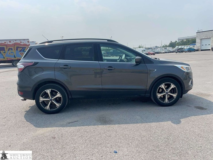 2017-ford-escape-se-image-4