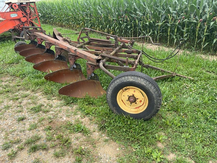 (6)-bottom-ih-plow-image-1
