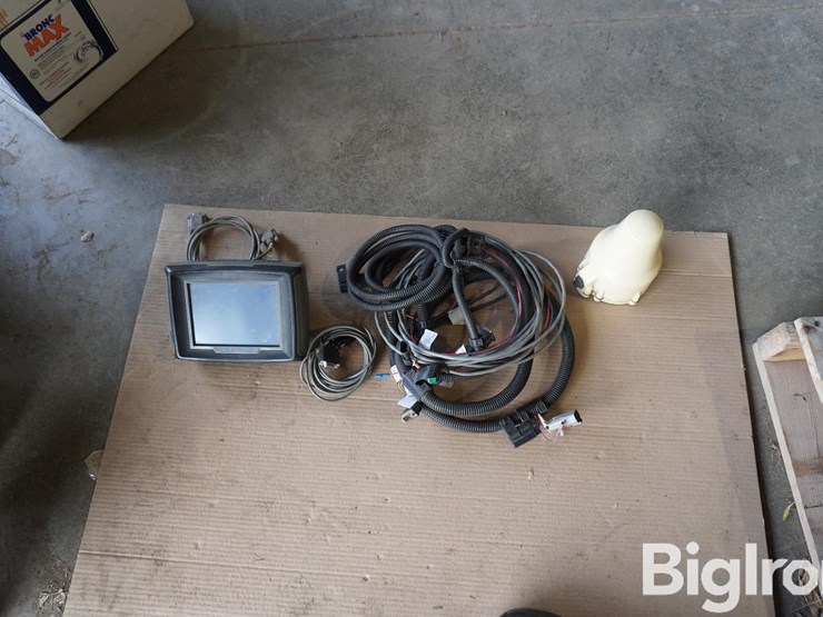 raven-invizio-w/monitor-&-globe-image-8