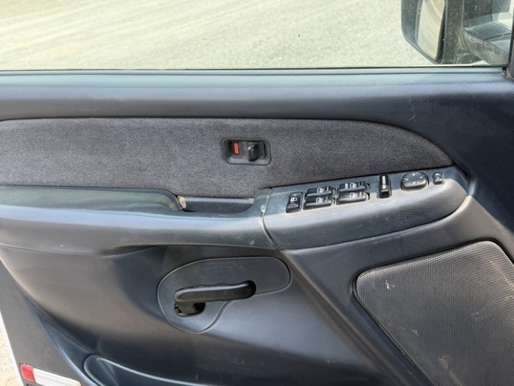 2002-chevrolet-silverado-2500hd-image-25