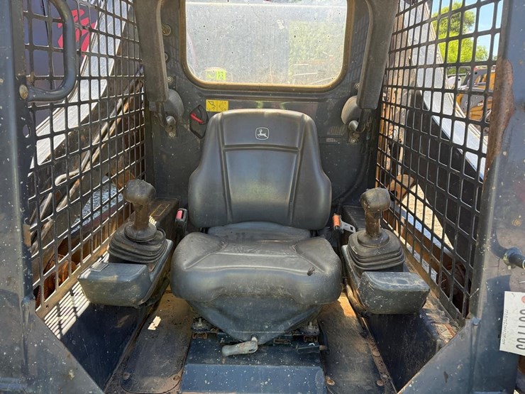 2021-deere-317g-image-12