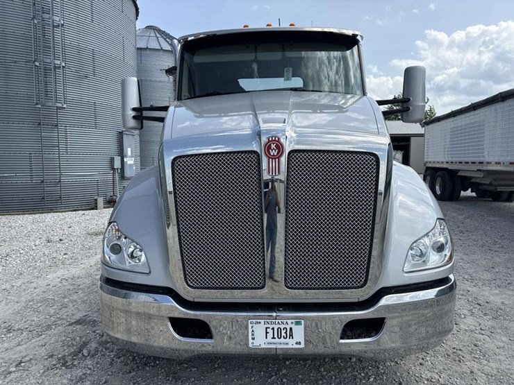2014-kenworth-t680-image-6