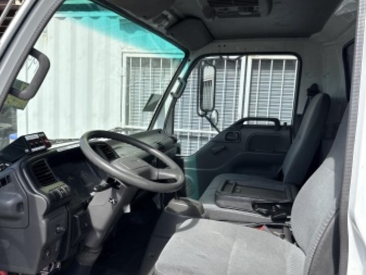 1999-isuzu-npr-image-39