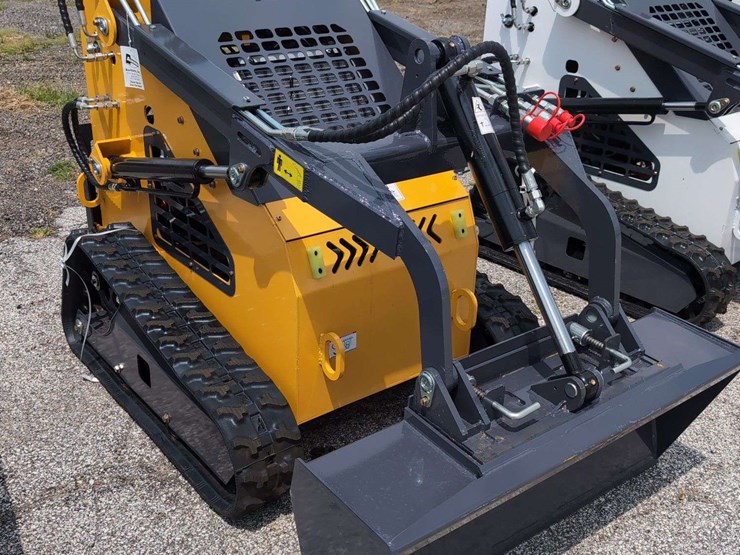 zjg-mini-skid-steer-loader-zj-380-(yellow)---15hp-image-1