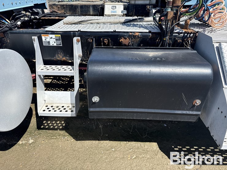 2012-kenworth-t800-image-17