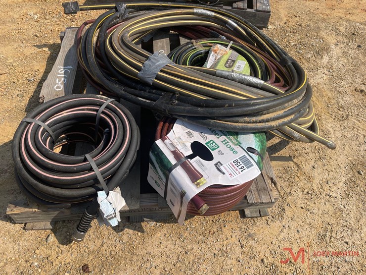 contents-of-pallet-misc.-sized-new-and-used-garden-hoses-image-3
