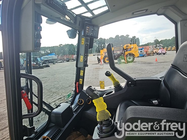 2026-jcb-215t-image-28