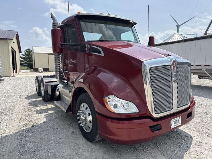 2014-kenworth-t680-image-5