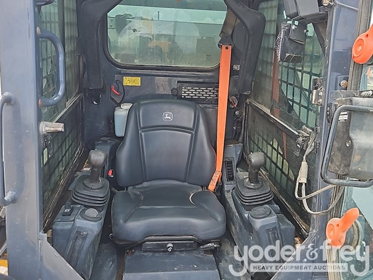 2022-deere-317g-image-26