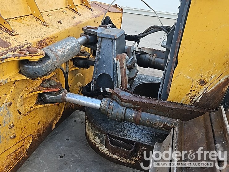 2019-deere-750k-lgp-image-17