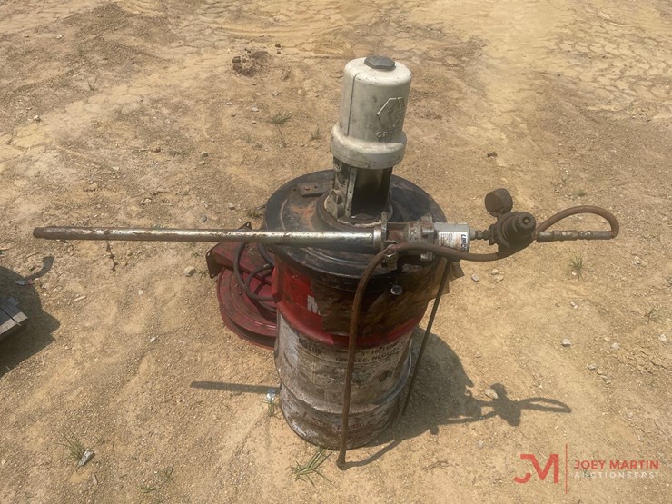 pneumatic-grease-pump,-lubricant-hose-w/reel-image-3