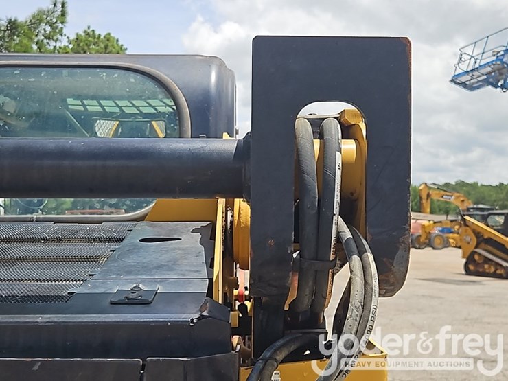2022-caterpillar-232d-image-18
