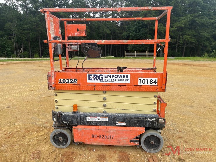 2017-jlg-1932r-image-2