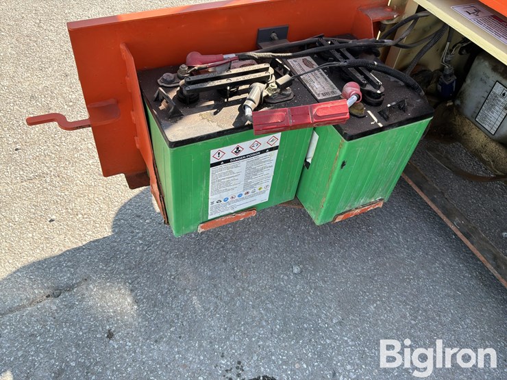 2017-jlg-1230es-image-17