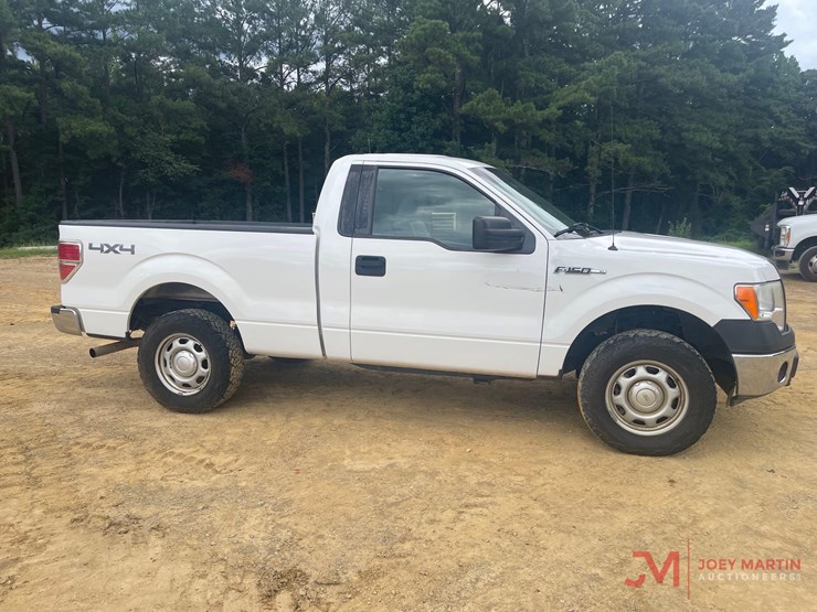 2014-ford-f150-xl-image-2