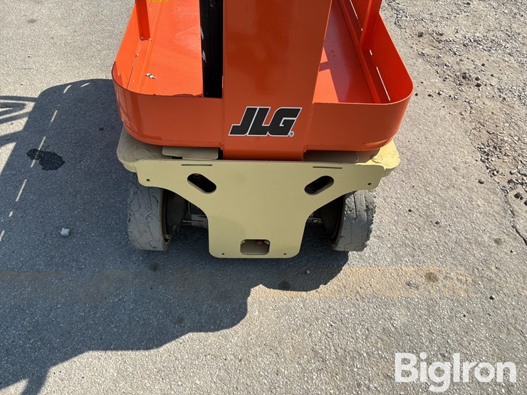 2017-jlg-1230es-image-15
