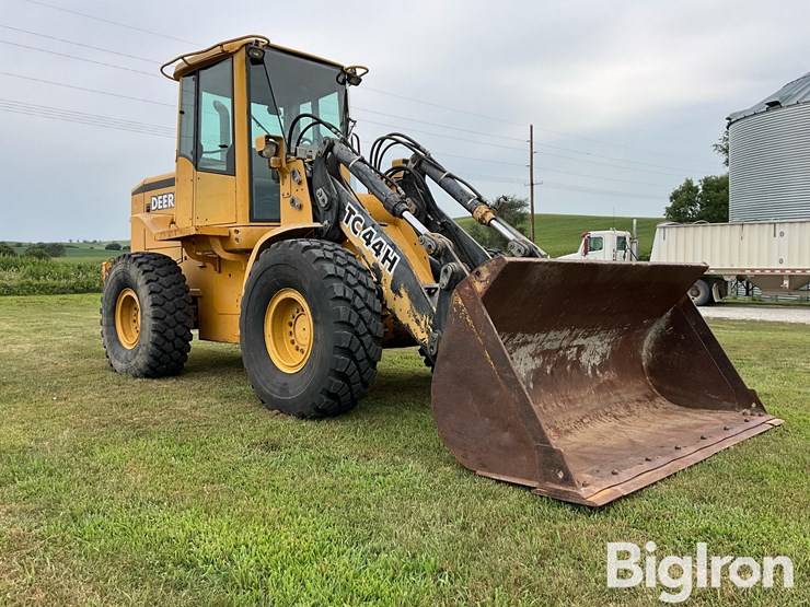 1999-deere-tc44h-image-3