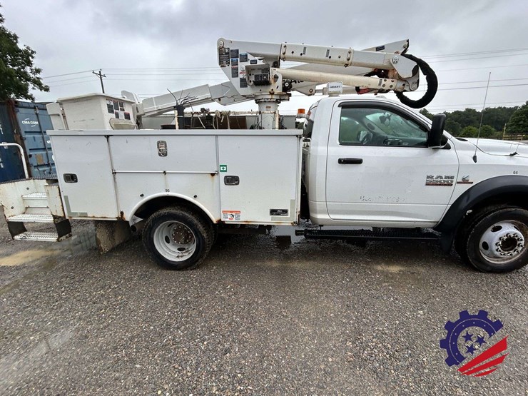 2016-ram-5500-bucket-truck-image-6