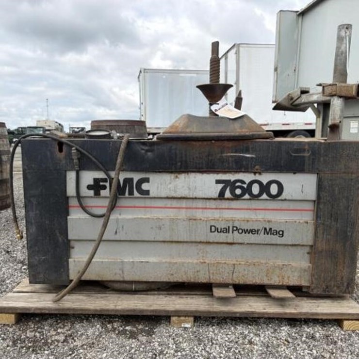 FMC 7600 Tire Changer