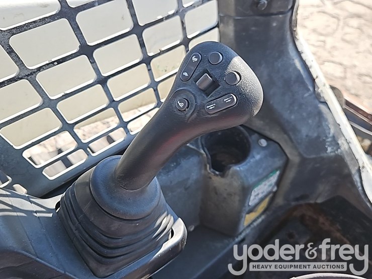 2021-bobcat-t64-image-27