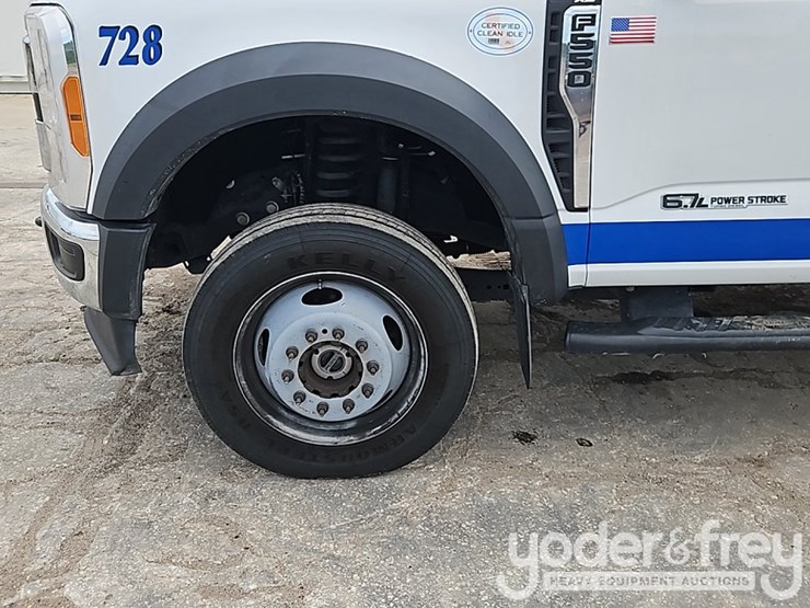 2023-ford-f550-xl-image-11