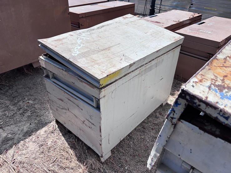 #5105-•-jobsite-toolbox-with-miscellaneous-items-image-5