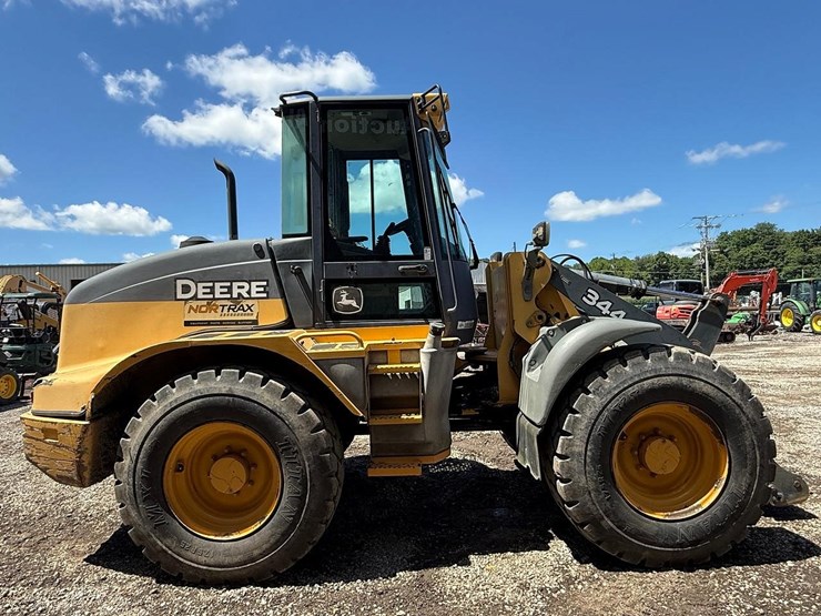 2008-deere-344j-image-5