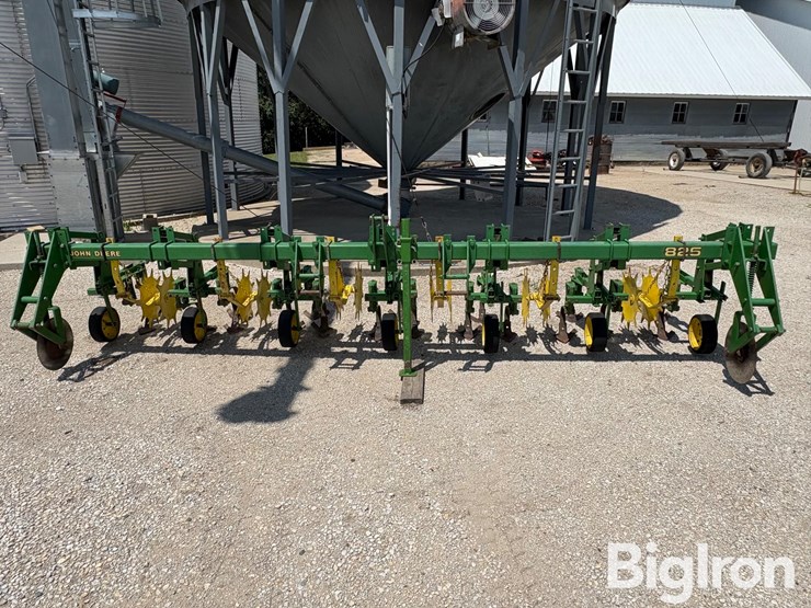 1982-john-deere-825-image-2