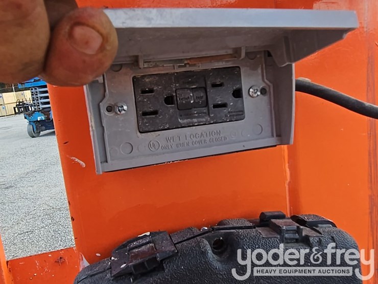 2017-jlg-1230es-image-16
