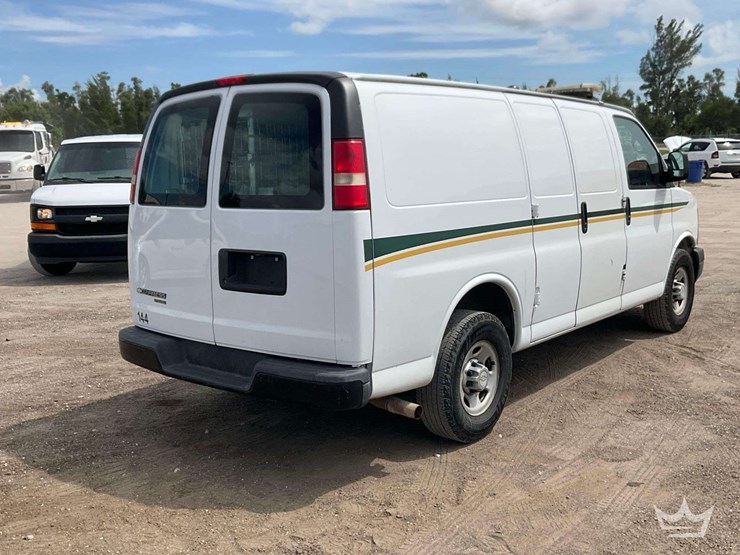 2014-chevrolet-express-2500-image-3
