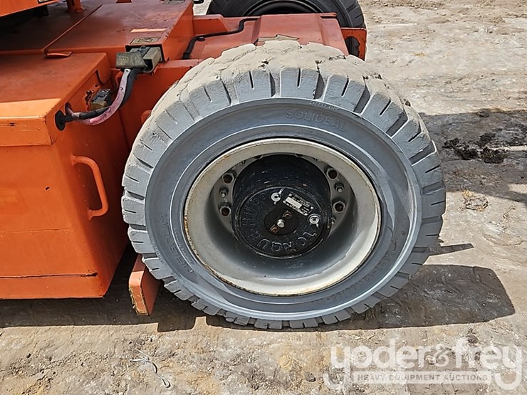 2016-jlg-e300ajp-image-12
