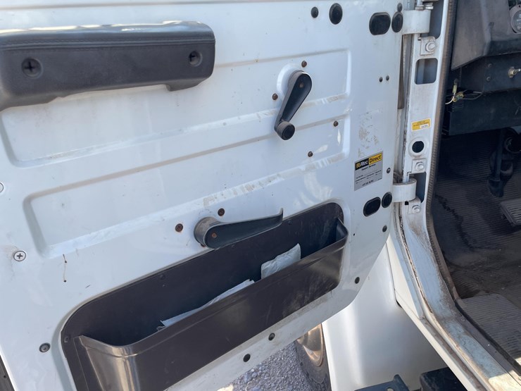 #2253-•-1998-isuzu-2-ton-cargo-truck-(has-nm-title)-(located-in-las-cruces)-image-27