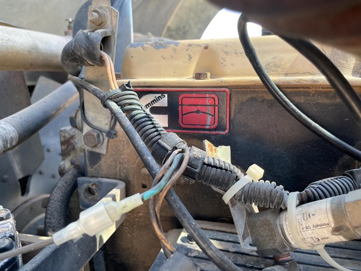 #2251-•-1992-international-eagle-f9400-tractor-truck-image-21