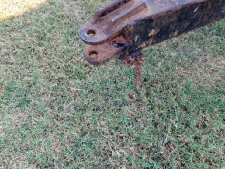 adams-ground-driven-fertilzer-spreader-image-2