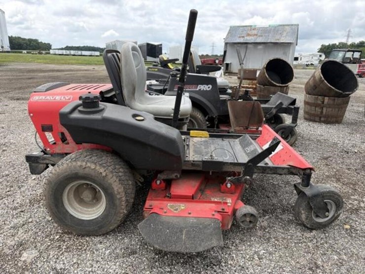 gravely-48-inch-zero-turn-image-3