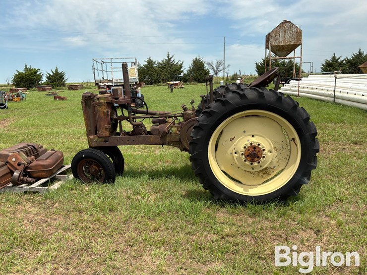 john-deere-b-image-8
