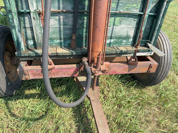 john-deere-running-gear-and-flare-box-wagon-with-simonsen-hoist-image-7