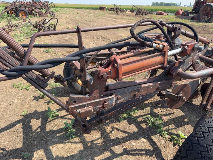 mccormick-deering-four-bottom-pull-tyle-mold-board-plow-image-6