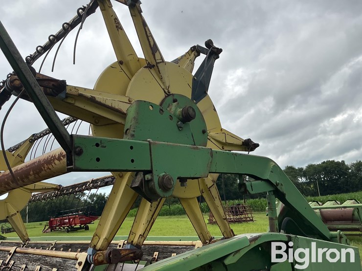john-deere-220-image-15