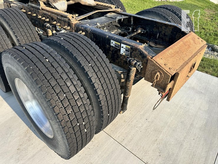 2012-peterbilt-386-image-38