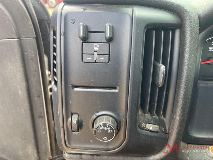 2015-chevrolet-silverado-1500-pickup-truck-image-22