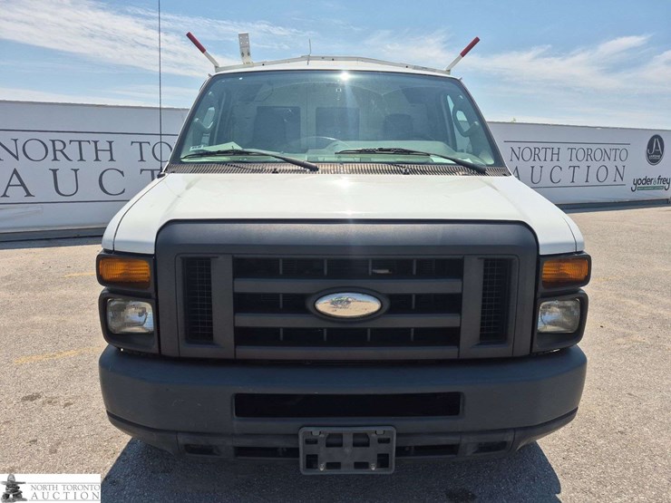 2014-ford-cargo-image-2
