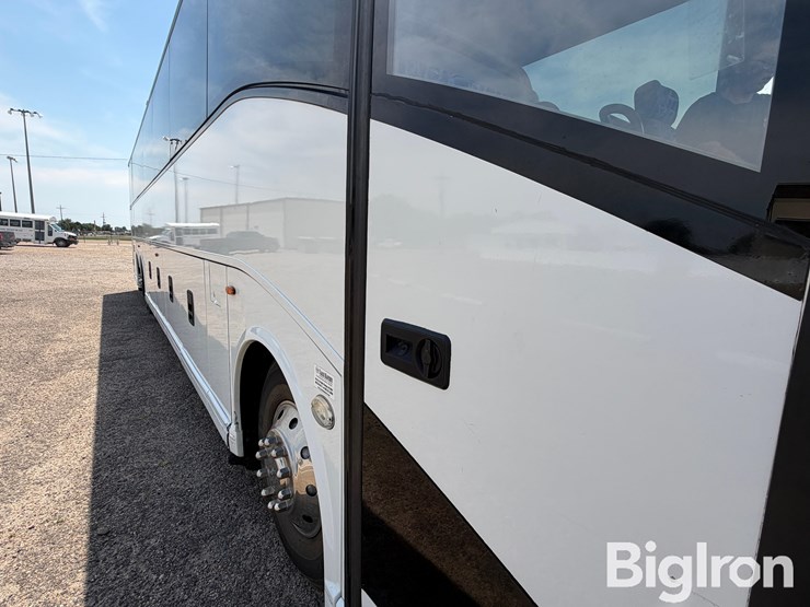 2007-vanhool-c2045-image-18