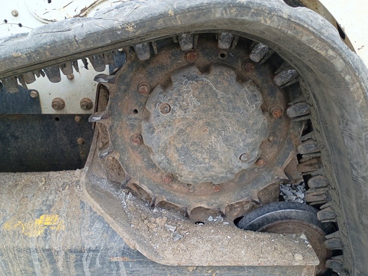 2023-bobcat-t770-image-45