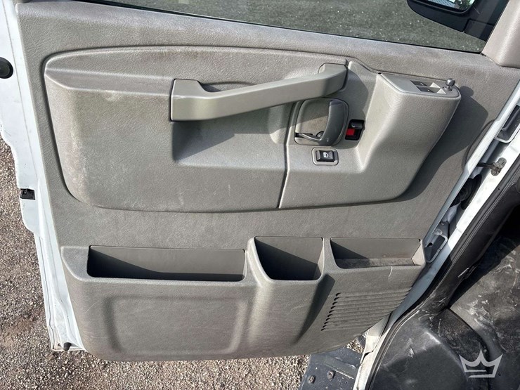 2019-chevrolet-express-2500-image-12